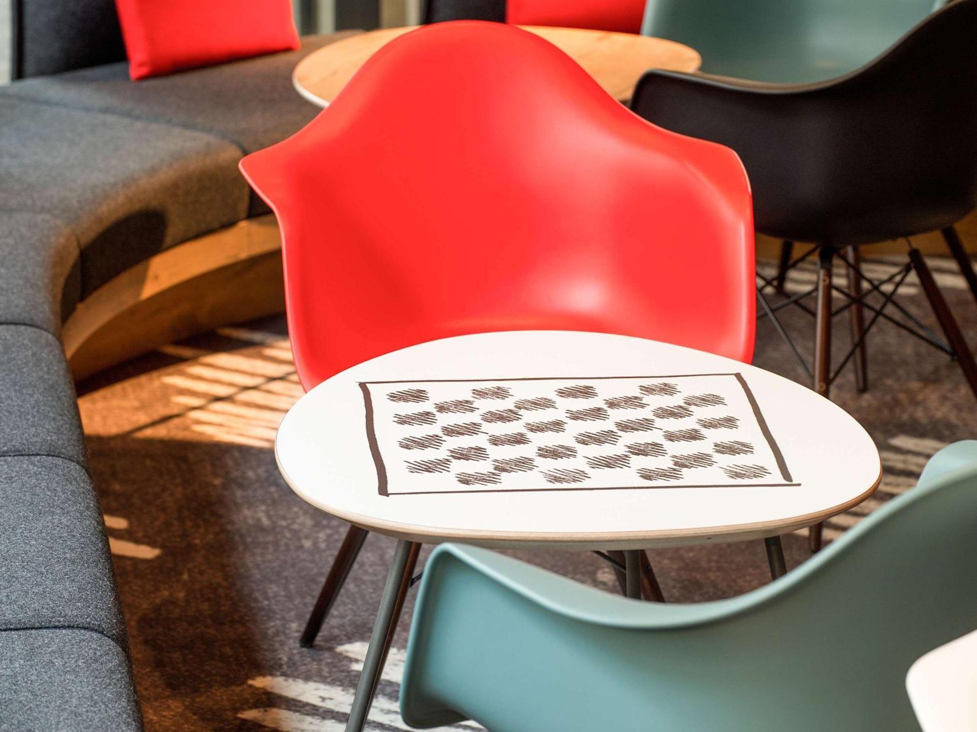 Ibis Hauptbahnhof Hotel 2*