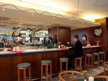 Ibis Hauptbahnhof Hotel 2*